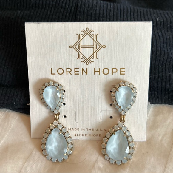 GORGEOUS, Like New Loren Hope Abba Crystal Light Blue Drop Earrings - Picture 4 of 14